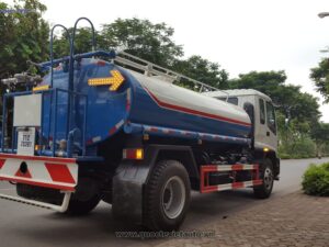 Xe-phun-nuoc-rua-duong-isuzu-9m3-11-300x225-1