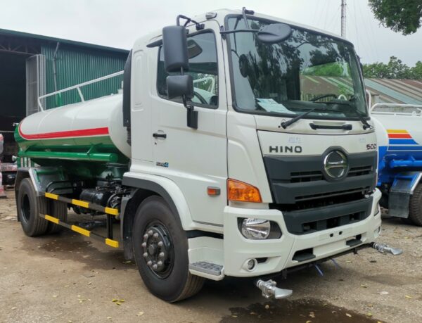 Xe Phun Nước Rửa Đường Hino FG – 9 Khối